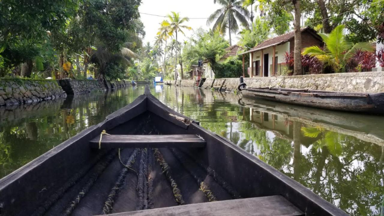 Hotel The Blues à Alappuzha Extérieur photo