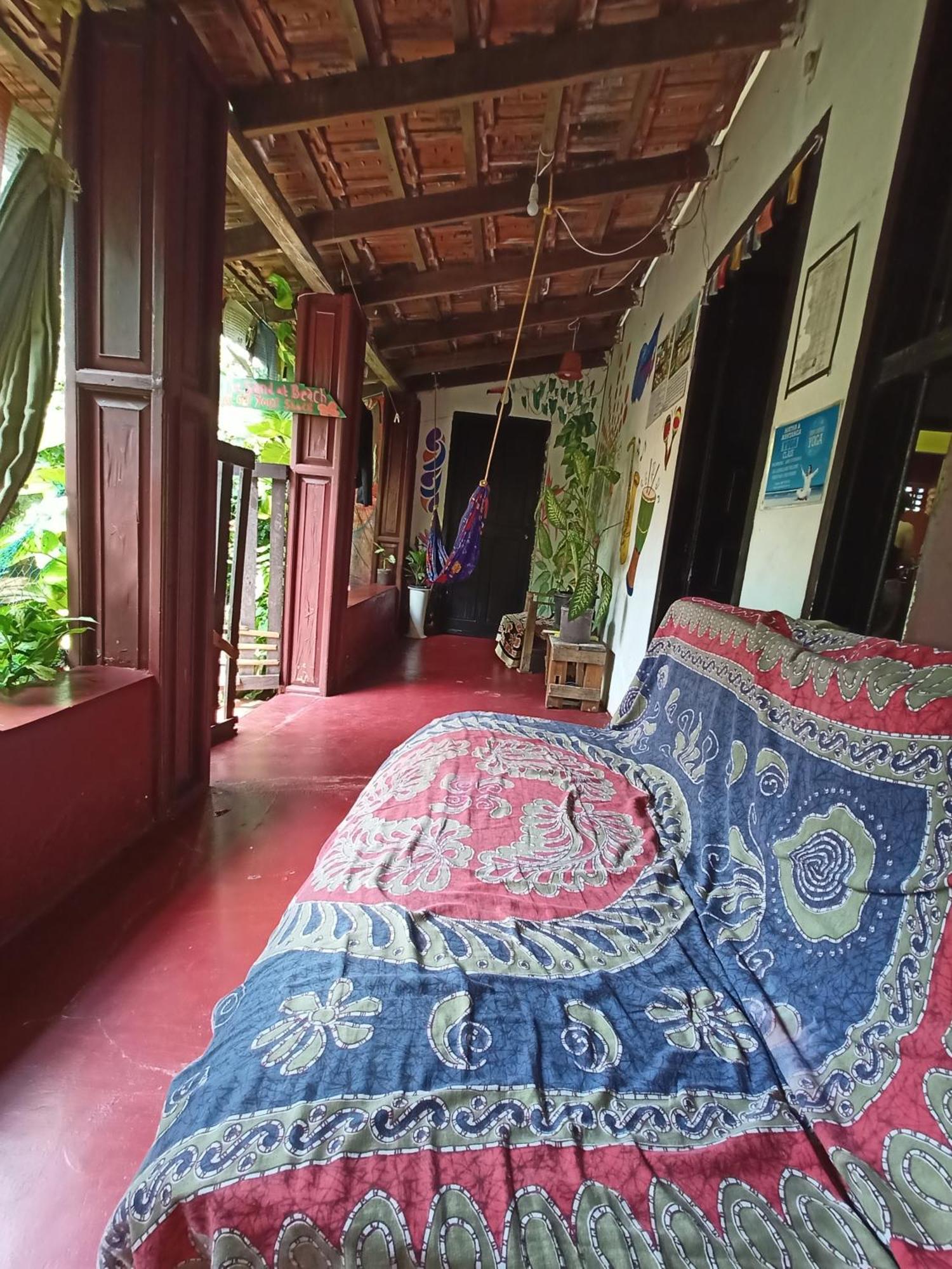 Hotel The Blues à Alappuzha Extérieur photo
